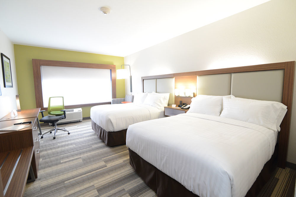 Express & Chicago North Shore - By Ihg