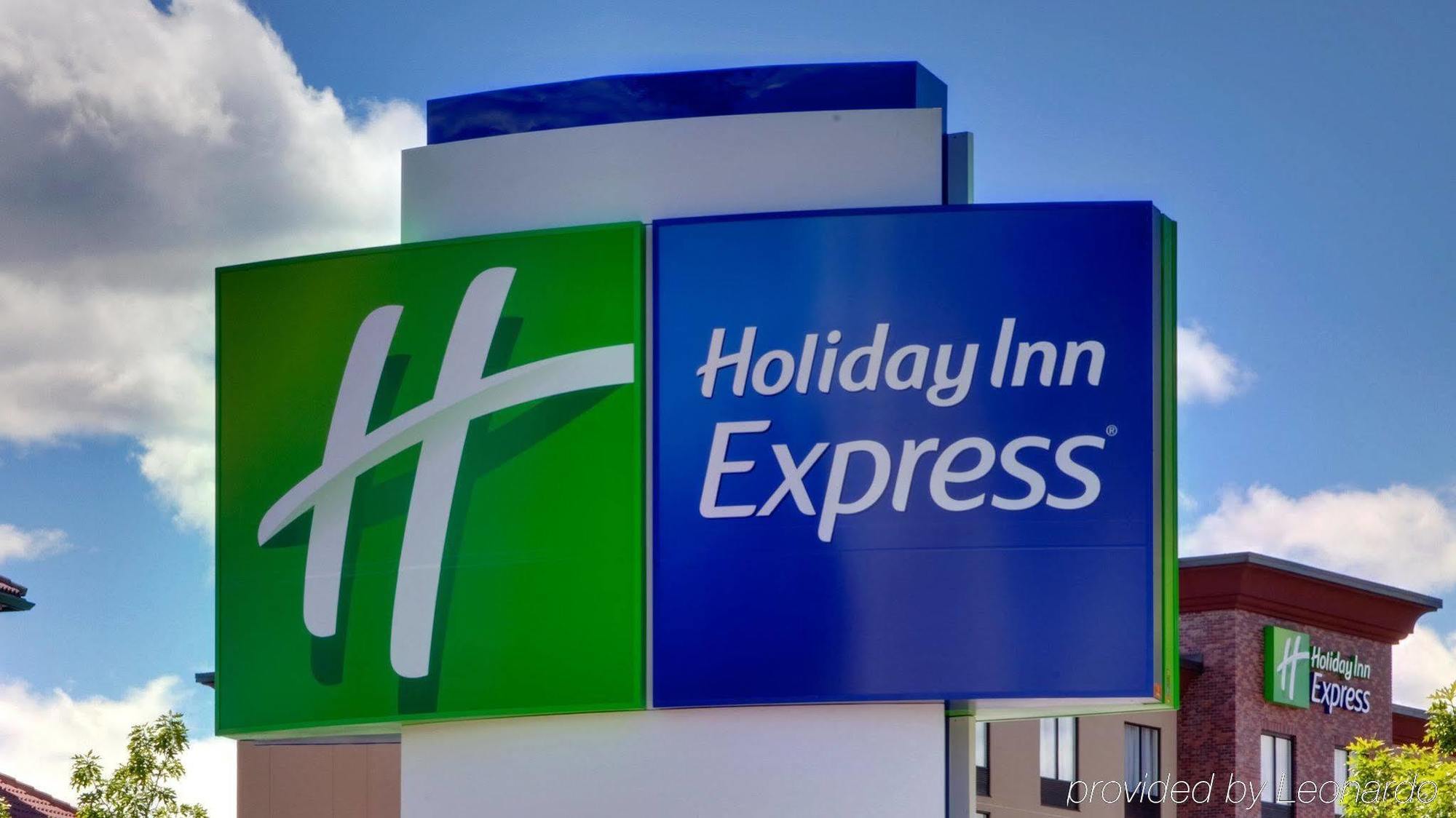 Hotel Express & Chicago North Shore - By Ihg