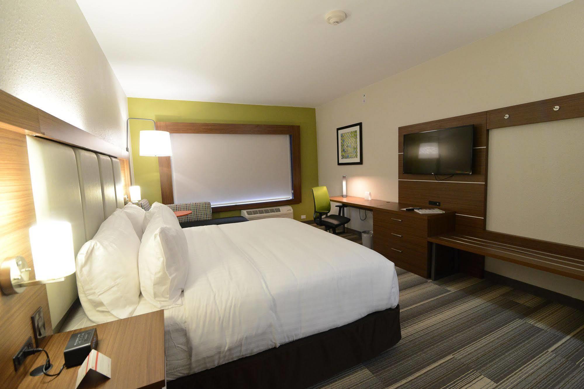 Express & Chicago North Shore - By Ihg Hotel