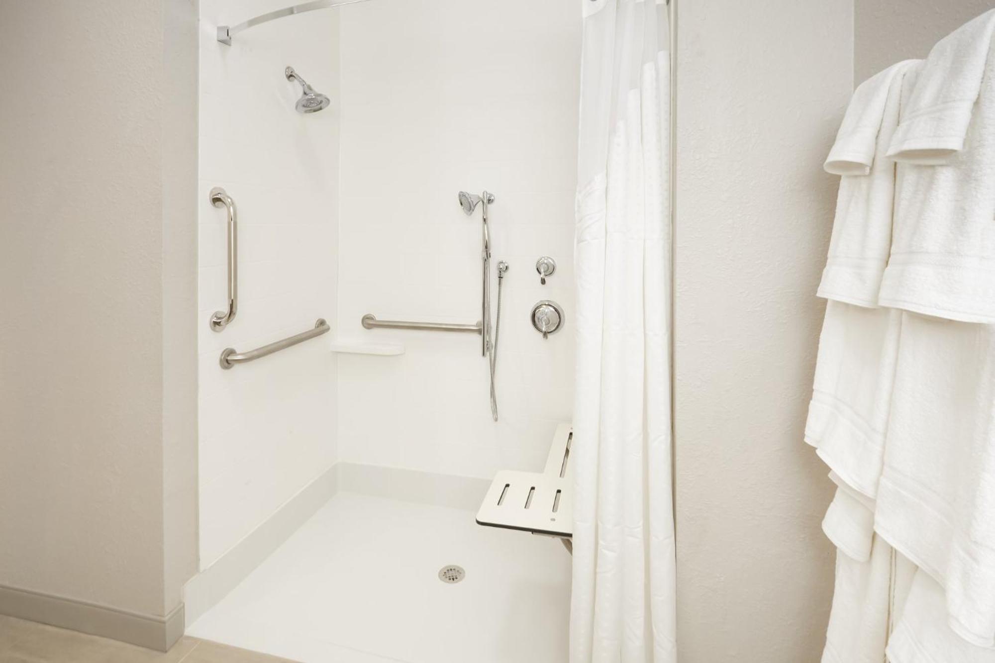 Express & Chicago North Shore - By Ihg Niles